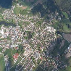 Flugwegposition um 13:59:25: Aufgenommen in der Nähe von Gemeinde Heidenreichstein, Österreich in 1739 Meter